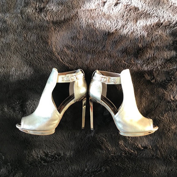 Gorgeous Gold Heels! - Picture 3 of 8